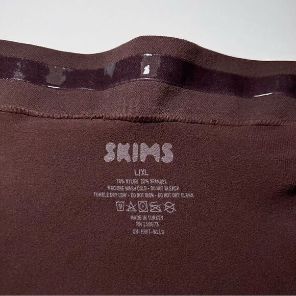 SKIMS Seamless Sculpt High-Waisted Thong in Cocoa - Picture 3 of 5